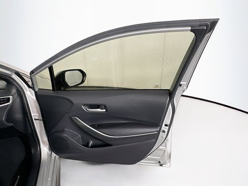 Used 2020 Toyota Corolla XSE image 29