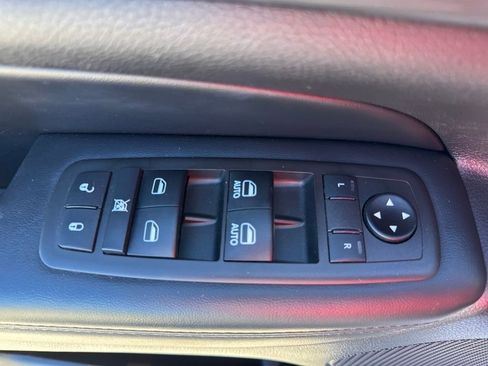 Used 2021 Jeep Grand Cherokee Laredo image 24