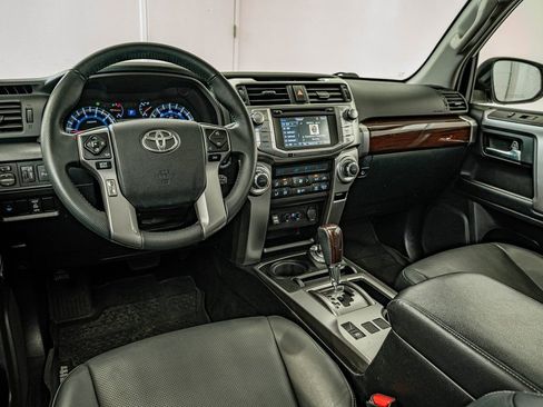 Used 2019 Toyota 4Runner Limited AWD/4WD image 4