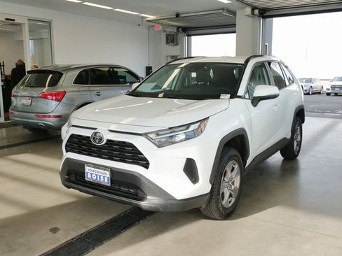 Used 2024 Toyota RAV4 XLE image 3
