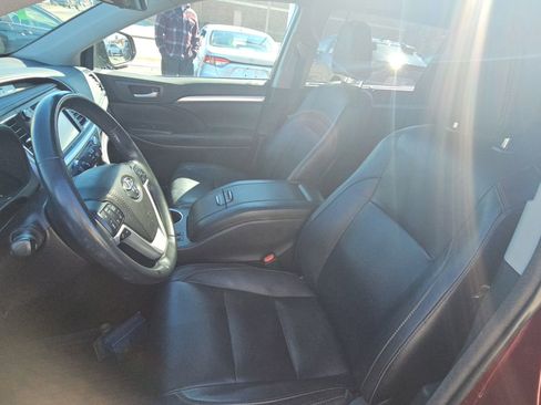 Used 2018 Toyota Highlander XLE image 26