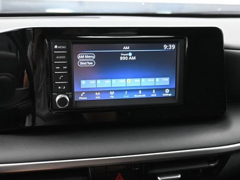 Used 2025 Nissan Kicks S AWD/4WD image 13