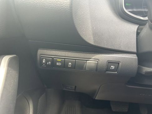 Used 2025 Toyota Corolla SE w/ SE Premium Package image 14