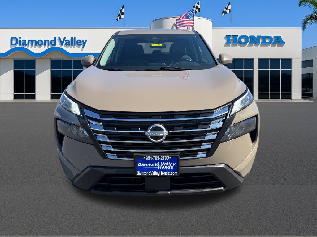 Used 2025 Nissan Rogue SV FWD image 2