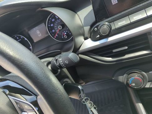 Used 2023 Kia Forte LXS w/ LXS Technology Package FWD image 23