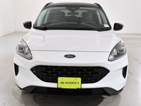 Used 2022 Ford Escape SE w/ SE Sport Appearance Package image 3