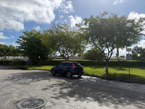 Used 2018 Nissan Kicks SV w/ Exterior Electronics Package image 4