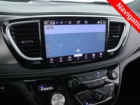 Used 2024 Chrysler Pacifica Premium FWD image 25