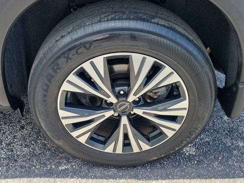 Certified 2023 Nissan Rogue SV FWD image 9