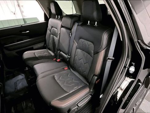New 2026 Nissan Pathfinder Platinum image 11