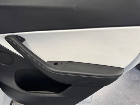 Used 2022 Tesla Model Y Performance AWD/4WD image 9