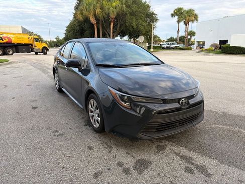 Used 2025 Toyota Corolla LE FWD image 7