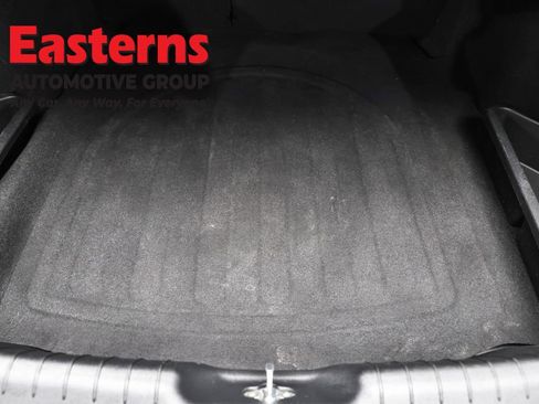 Used 2023 Hyundai Elantra Limited w/ Preferred Accessory Package image 9