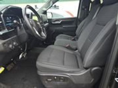 Used 2022 Chevrolet Silverado 1500 LT image 2