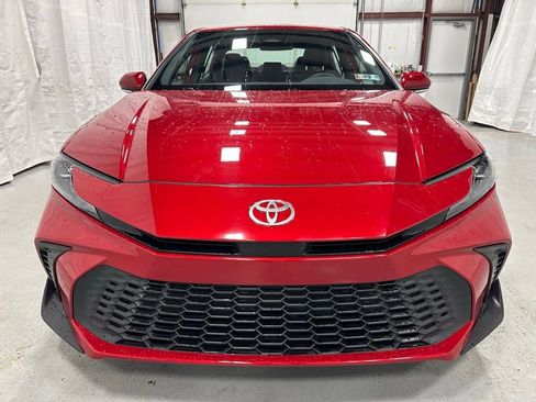 Used 2025 Toyota Camry SE image 2