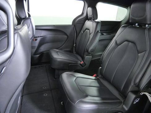 Used 2025 Chrysler Pacifica Select FWD image 19