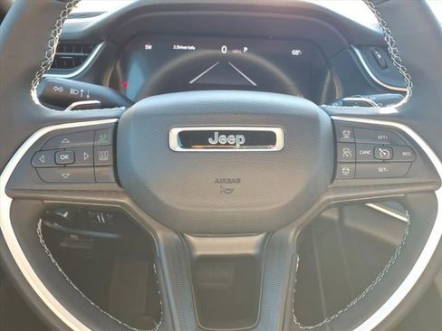 New 2025 Jeep Grand Cherokee Altitude image 11