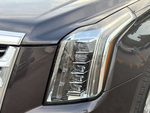 Used 2018 Cadillac Escalade Platinum AWD/4WD image 9