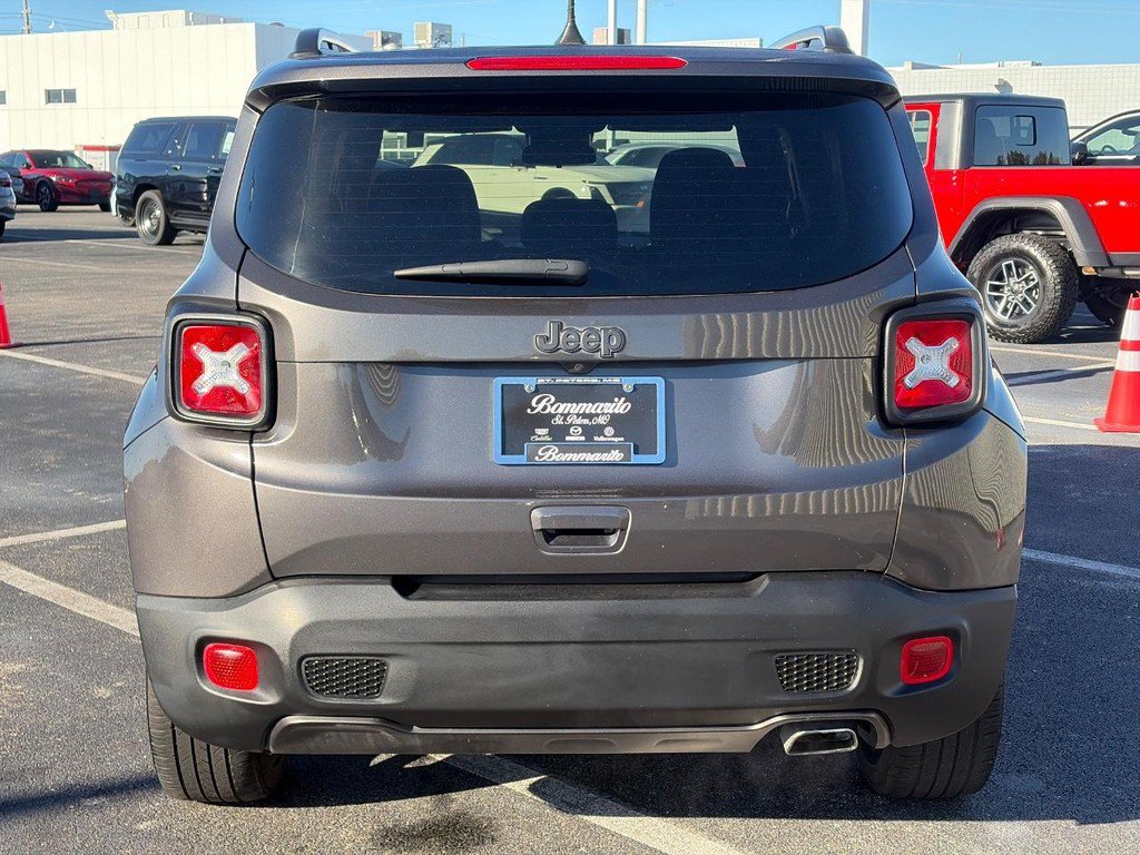 Used 2021 Jeep Renegade Latitude w/ Sun & Sound Group FWD image 6