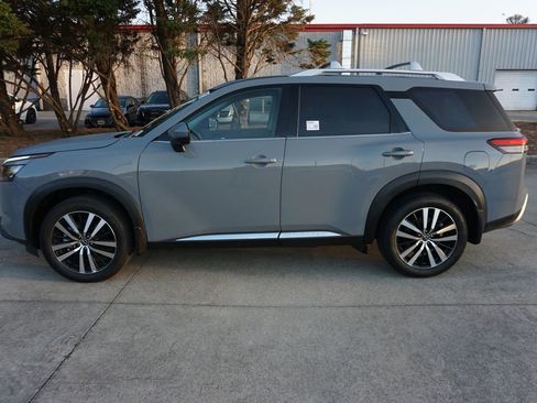 Used 2025 Nissan Pathfinder Platinum image 22