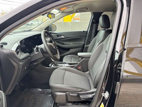 Used 2025 Buick Encore GX Preferred AWD/4WD image 24