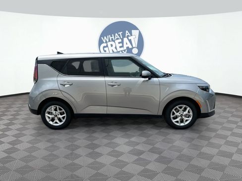 Certified 2024 Kia Soul LX w/ Option Group 015 FWD image 4