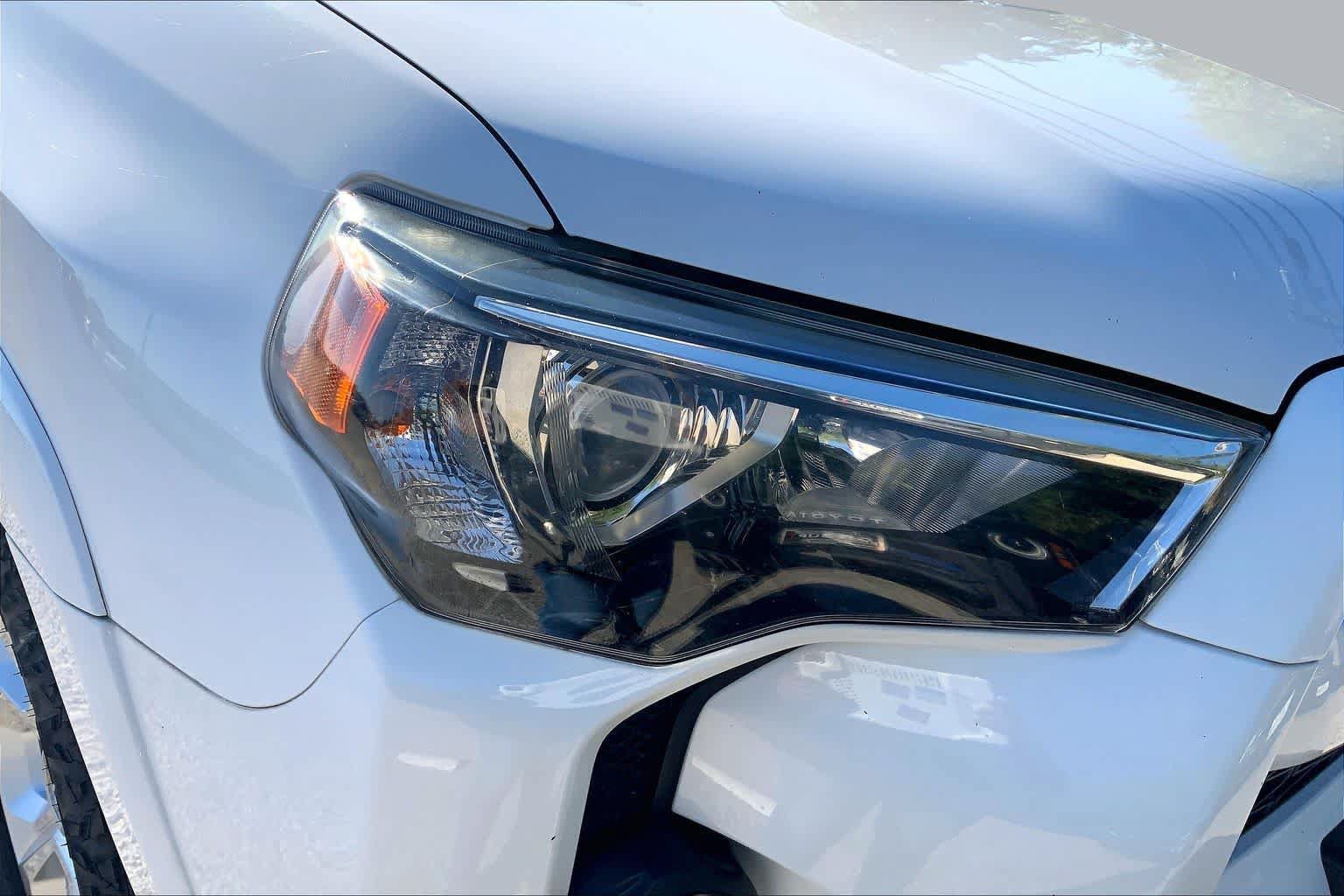 Used 2018 Toyota 4Runner SR5 Premium AWD/4WD image 27