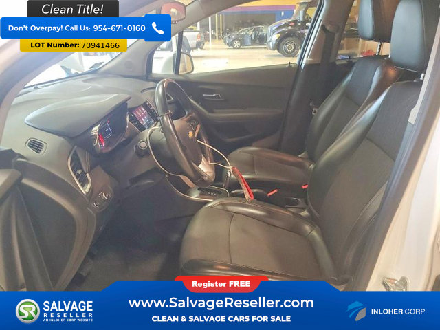 Used 2018 Chevrolet Trax LT w/ LT Convenience Package FWD image 9
