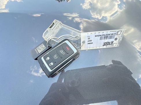 Used 2025 Jeep Grand Cherokee L Summit AWD/4WD image 36