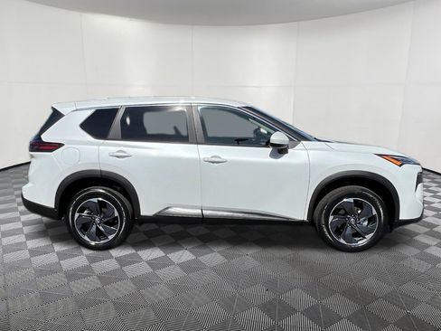 Used 2024 Nissan Rogue SV image 7