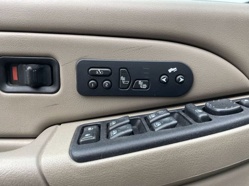 Used 2005 Chevrolet Suburban LT w/ Preferred Equipment Group image 23