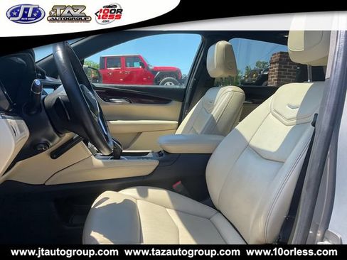 Used 2018 Cadillac XT5 Luxury w/ Driver Awareness Package AWD/4WD image 10
