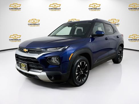 Used 2023 Chevrolet TrailBlazer LT w/ Convenience Package FWD image 3