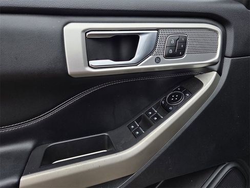 Used 2023 Ford Explorer Limited w/ Equipment Group 301A image 17