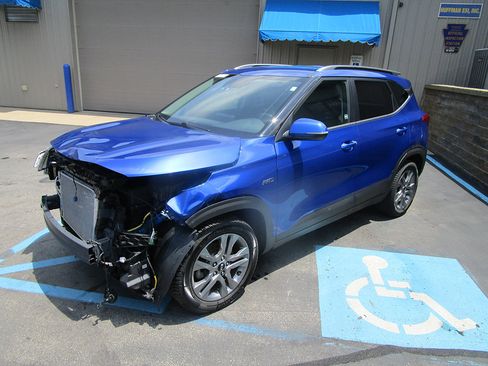 Used 2021 Kia Seltos S AWD/4WD image 1