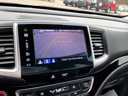 Used 2016 Honda Pilot Touring image 14