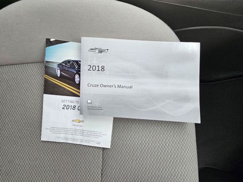 Used 2018 Chevrolet Cruze LT FWD image 32