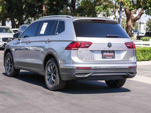 Used 2023 Volkswagen Tiguan SE w/ Panoramic Sunroof Package FWD image 8