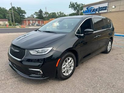 Used 2026 Chrysler Pacifica Select