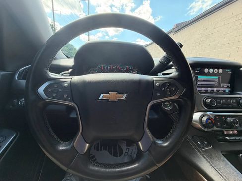 Used 2020 Chevrolet Suburban LT w/ Luxury Package AWD/4WD image 20