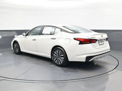 Used 2023 Nissan Altima 2.5 SV FWD image 10