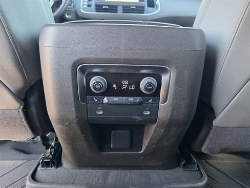 Used 2023 Chevrolet Suburban Z71 w/ Luxury Package image 21