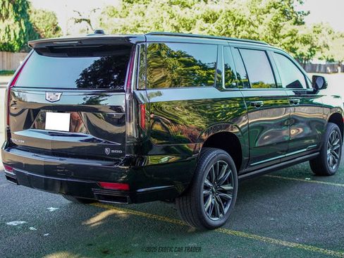 Used 2023 Cadillac Escalade ESV Sport Platinum image 8
