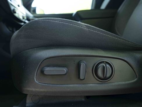 Used 2023 Chevrolet Traverse LT FWD image 39