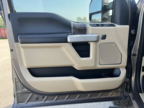 Used 2019 Ford F250 Lariat w/ Lariat Value Package AWD/4WD image 13