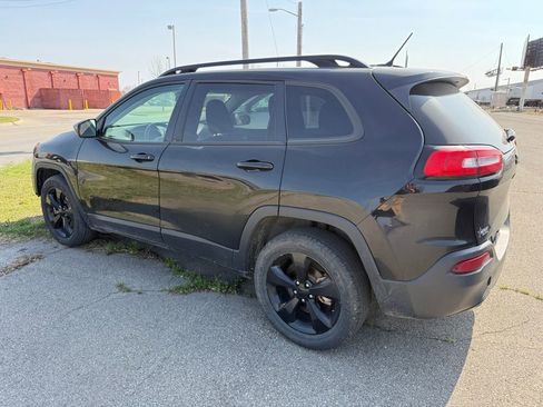 Used 2018 Jeep Cherokee Latitude w/ Altitude Package image 23