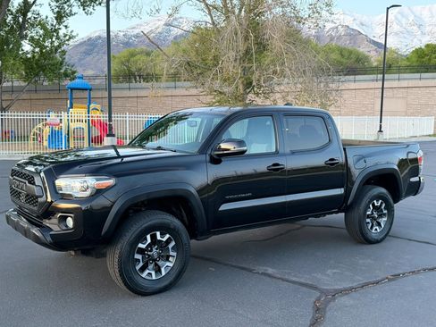 Used 2021 Toyota Tacoma TRD Off-Road w/ Technology Package AWD/4WD image 17