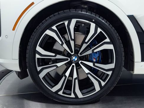 Certified 2025 BMW X7 M60i AWD/4WD image 28