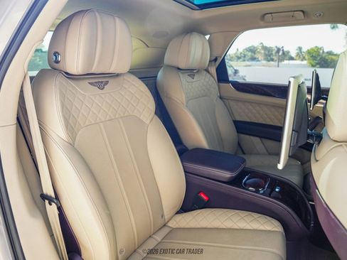 Used 2017 Bentley Bentayga image 52