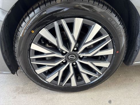 Used 2025 Nissan Altima 2.5 SV FWD image 30
